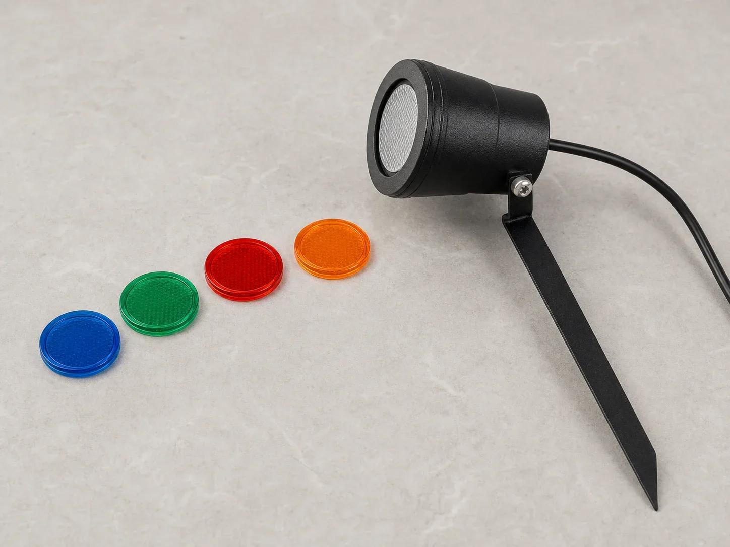 Espeto LED FlexGarden preto com lente neutra e filtros intercambiáveis azul, verde, vermelho e laranja.